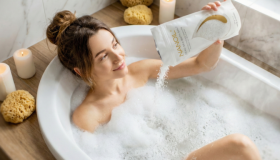 Здравата кожа започва с прости решения – запознайте се със солта за вана от Мъртво море от Nanoil